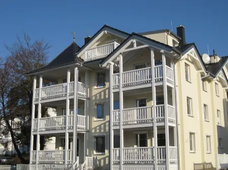 Holiday beachcomber, 50 m beach, beach chair, free Wi-Fi, 2 south-west-facing balconies