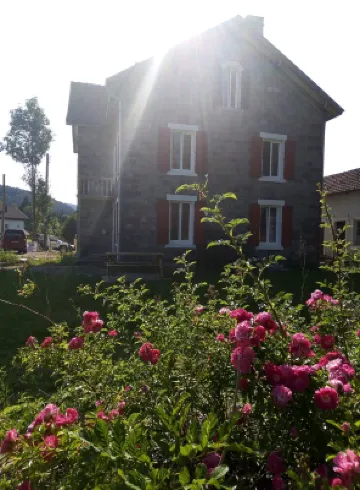 New listed cottage, renovated located less than 100 m from the lake, 65 € / night