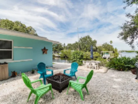 2/1 Waterfront Apt. Large Dock In 1 of W Florida's most desirable neighborhoods