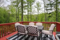 Owl’s Nest Treetop Oasis - 25 to Avl, 25 to Hatley Pointe Ski Resort