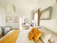 Cozy 1-bedroom apartment in charming downtown Delafield with WiFi, AC