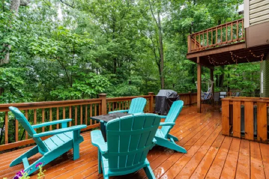 Spacious 4Br Gameroom, Fire Pit, Large Deck, Stocked Kitchen, Workstations
