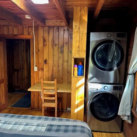 Cozy 2-bedroom cabin near Mount Snow 3 min drive