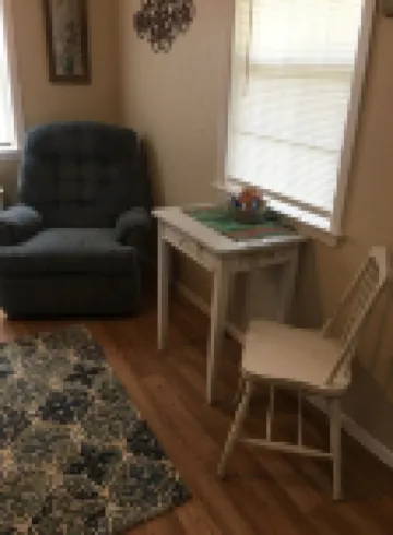 Cozy Cabin by the Pond