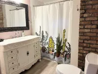 1 bed/1 bath, 1.5 blocks to beach/town, dog friendly, screened prch, fenced yard