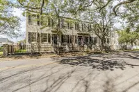 Beautiful Townhouse at De Tonti Square