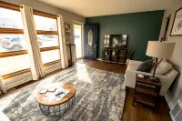 2BD, 1BA Home. 5-10 Minutes to ANYWHERE in JCMO!