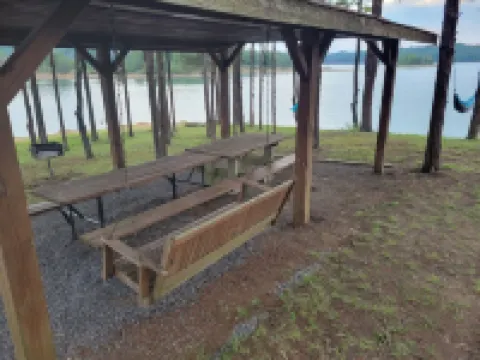 Maples Lakefront Blessing w/ private boat dock/lake access kayaks & paddle boat