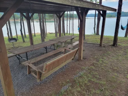 Maples Lakefront Blessing w/ private boat dock/lake access kayaks & paddle boat