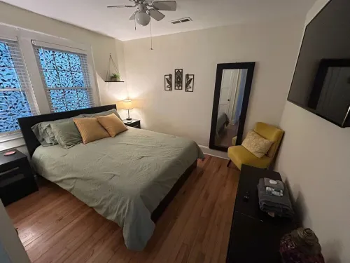 6 Block to oceanfront and in the center of the vibe district!