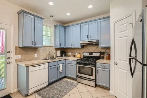 Business Friendly Central Austin 3/2 Townhome w/ Pool!