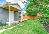Independent Cottage | 3 BR Home | Deck & Patio Hotels in North Houston