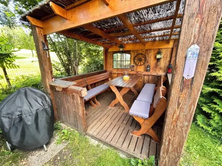 Cozy vacation apartment with garden use, garage and wallbox (extra costs) Отели в г. Нойгерсдорф