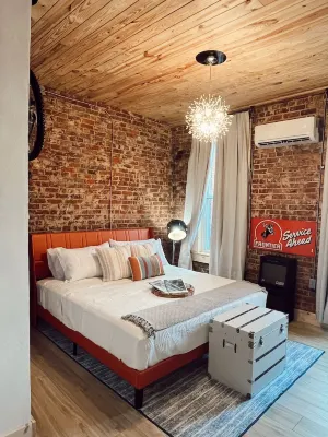 Hidden Station. 2 bedroom pet friendly apartment in the heart of Horse Cave Ky.