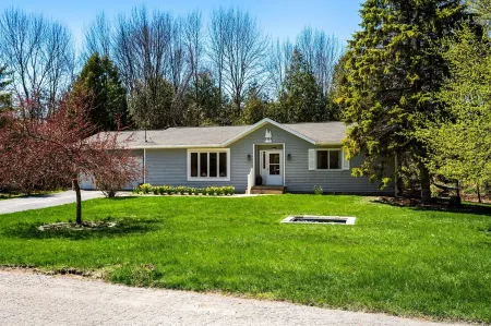 Peaceful cul-de-sac and Walking Distance to Sister Bay