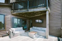 Newly remodeled condo on Wrightsville Beach steps away from the ocean!
