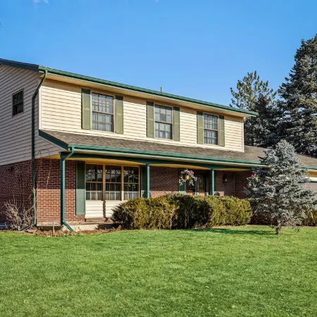 Newly Remodeled, Sleeps 12, Quiet neighborhood near it ALL, Pet Friendly