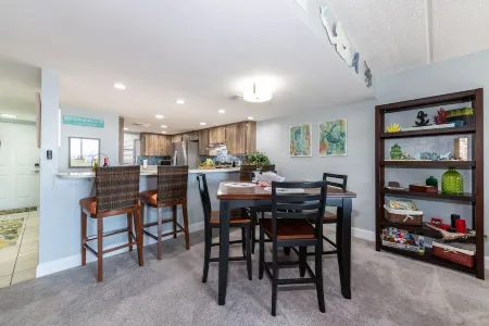 3 min walk to beach! Ocean and river views. Great sunsets! Updated 2 br 2ba