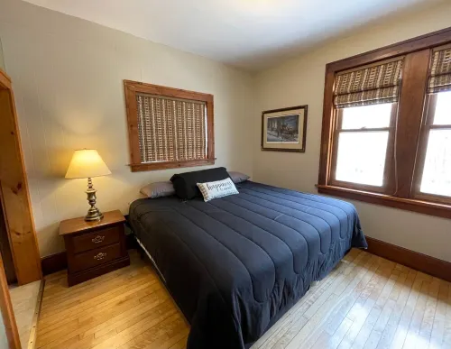 Close to Hurley, Trail access, near The Gile Flowage with Central Air & King Bed
