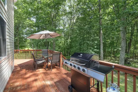 Poconos House - 4BR house in Saw Creek, Bushkill