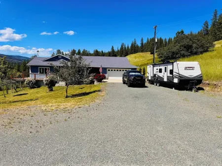 Northern Comfort - private, quiet, lake view, mountains