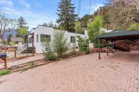 The London Escape: Manitou's Unforgettable Getaway Отели в г. Маниту Спрингс