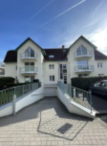 Very close to the sea and km-long sandy beach; bright and quiet on the edge of the forest, balcony