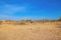 Tiny Home Getaway in Arizona-Mountain views in Rural Area