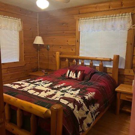 Cozy 3 Bed 2 Bath Cabin located next to Three Bears Resort in Warrens Wisconsin