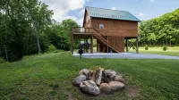 Beautiful River Front Cabin with Mountain views