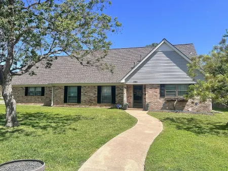 Luxe 5BR Family Retreat, Minutes From TAMU