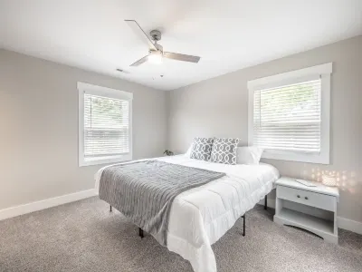 Spacious w/ all King Beds, 15 min from Beach + Downtown, Pup Friendly!