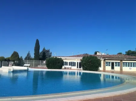 House near Fréjus, garden 1700 m2 in private estate with swimming pool, tennis....