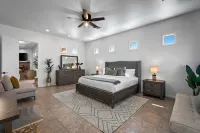 Desert Dream: Brand New Pool&Spa, Game Room, Views