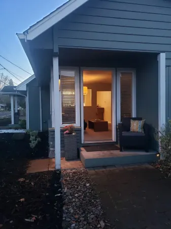 <br>~Keasington House, a Mid Century Gem in Hucrest.  2bdrm, 2bath