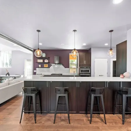 Modern House, Fully Fenced, Private Balcony, Fire Pit, Close to Ski Resorts