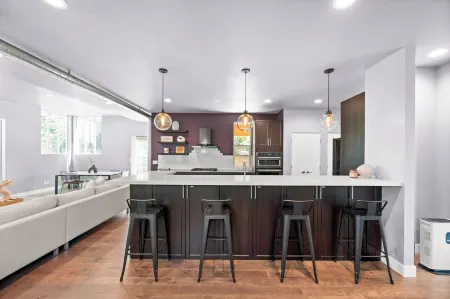 Modern House, Fully Fenced, Private Balcony, Fire Pit, Close to Ski Resorts Отели в г. Милкрик