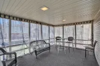 Renovated Escape in Mountain Resort. Lake, Pool, Kayak, Family and Pet Friendly! Hotel a Clifton Township