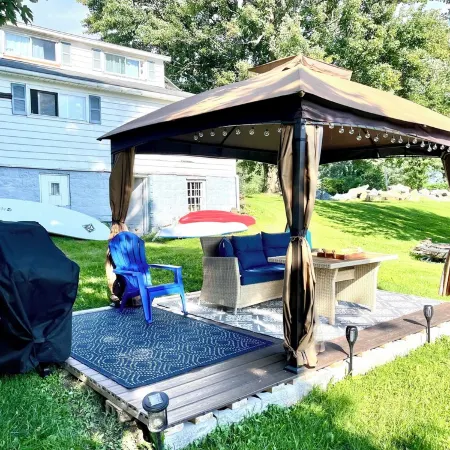 Riverfront Cottage and Cabana. 3-Bedroom, 2 Bath on the Lazy, Great Chazy, River Отели в г. Шамплейн