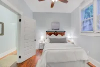 Entire Unit: Stunningly Spacious 1br Midtown Getaway w. Free designated parking