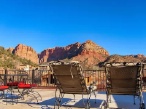 Zion Edge Retreat, Building Finished in 2024 with Hot Tub. ヒルデールのホテル