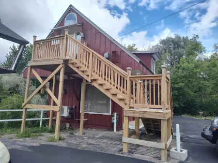 Couple - Close to Hersey River, Trails, Golfing, Parks and Horseback Riding