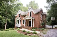 Cozy Athens Home on the Brook - Bungalows