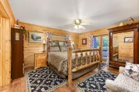 Beautiful Cabin in the Woods - Near Jenkinson Lake