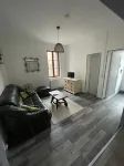 House sleeps 5 in the heart of Toucy