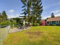 Daffodil Cottage! Downtown Packwood, walk to brewery, restaurants, shops! WIFI Hotel a Packwood