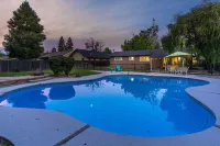 Cozy All Hardwood Home w Private Pool Near Enloe & Csuc - 3 étoiles