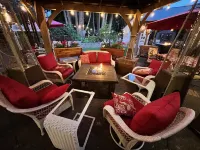 TUDOR COTTAGE SUITE - Autzen Stadium - PK Park - UO - Hayward Field