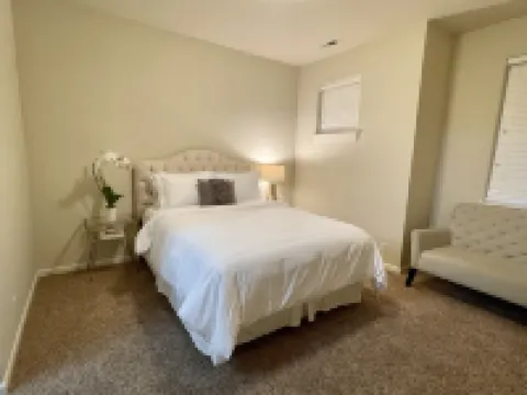 Cheerful 2 Bedroom Home in Eugene