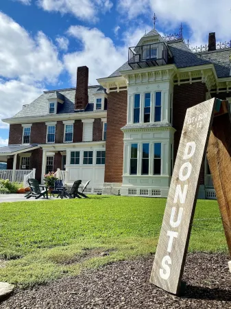 Beautifully renovated with fireplace and coffee bar